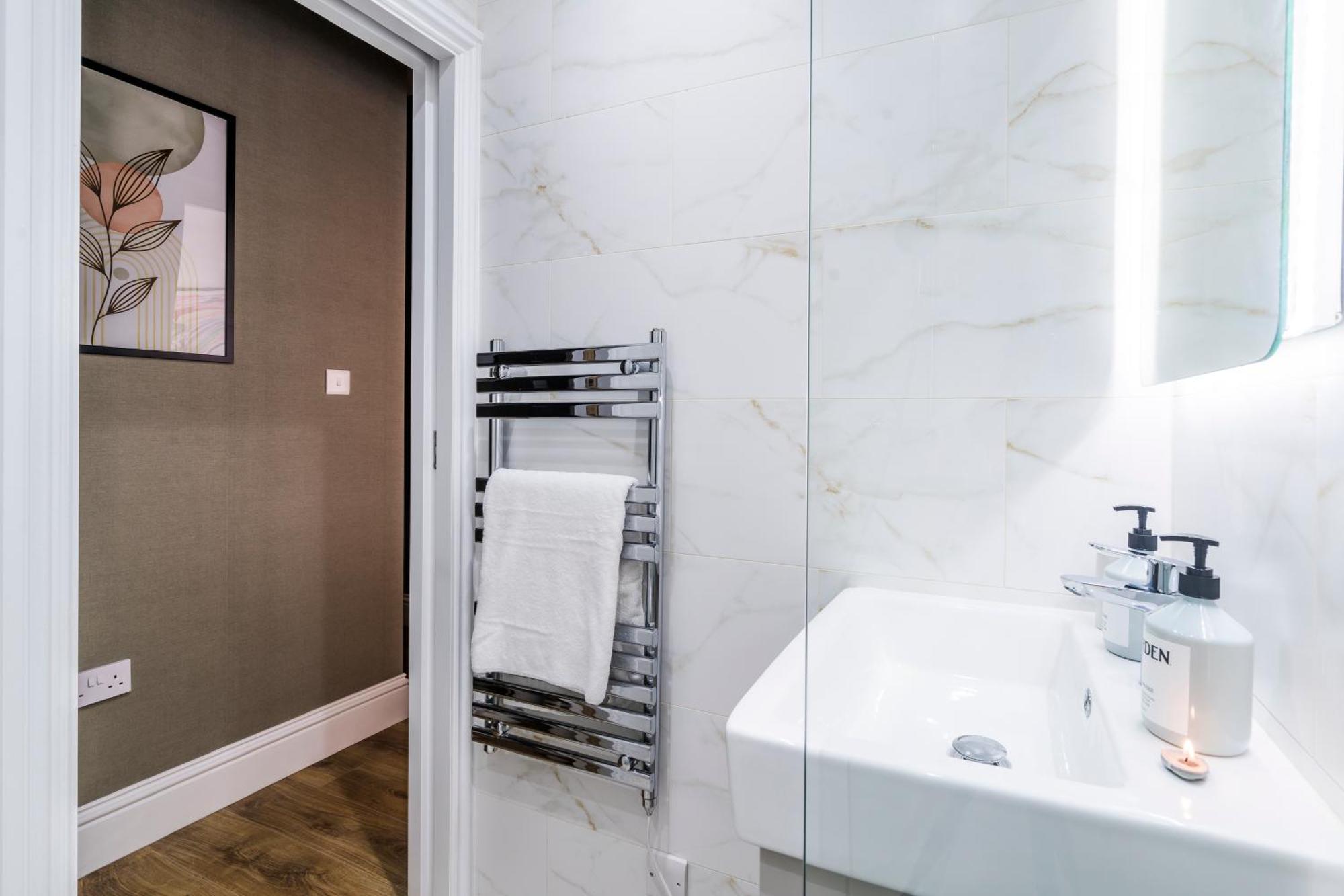 Cozy 2 Bedroom Apartment In Sutton Саттон Екстер'єр фото