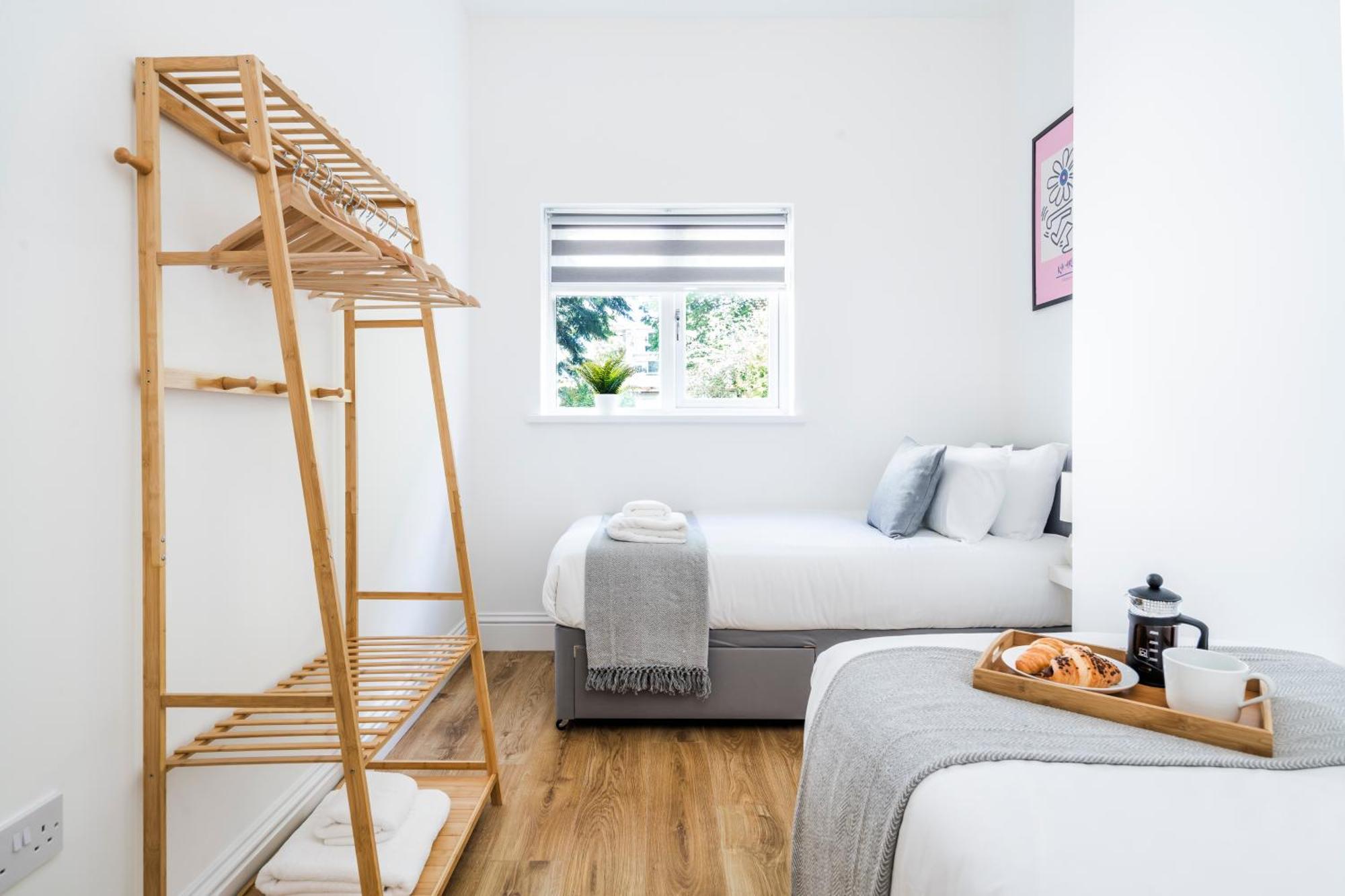 Cozy 2 Bedroom Apartment In Sutton Саттон Екстер'єр фото