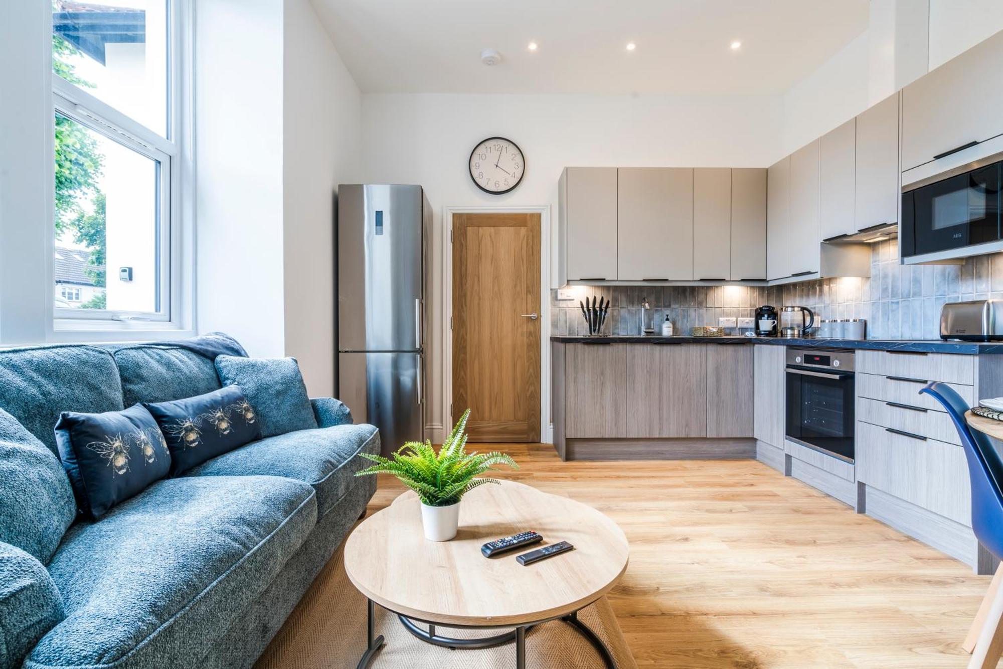 Cozy 2 Bedroom Apartment In Sutton Саттон Екстер'єр фото